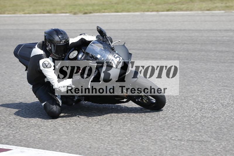 Archiv-2025/49 26.08.2025 Cornu Master School ADR/gruen-vert/75